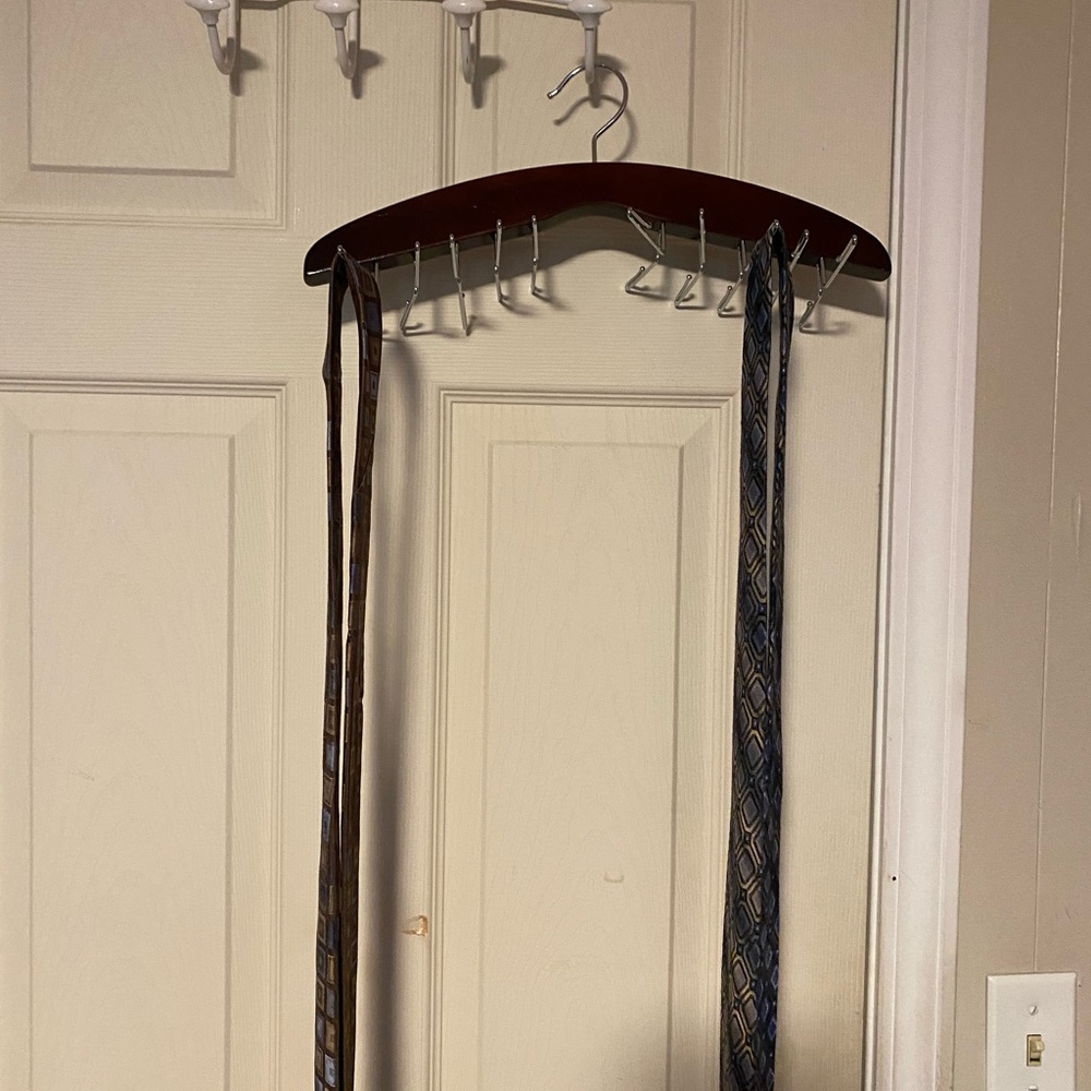 Tie Hanger